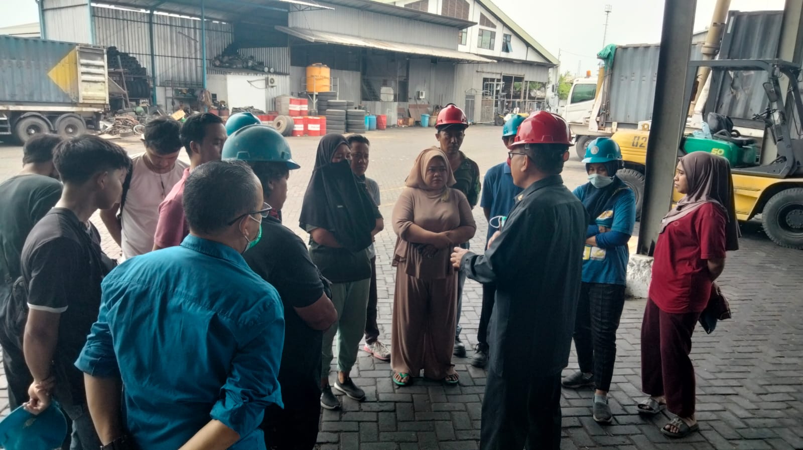 BRIEFING KARYAWAN UNIT PT. FKS MULTI AGRO